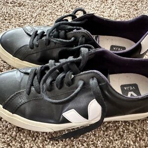 Black Leather VEJA